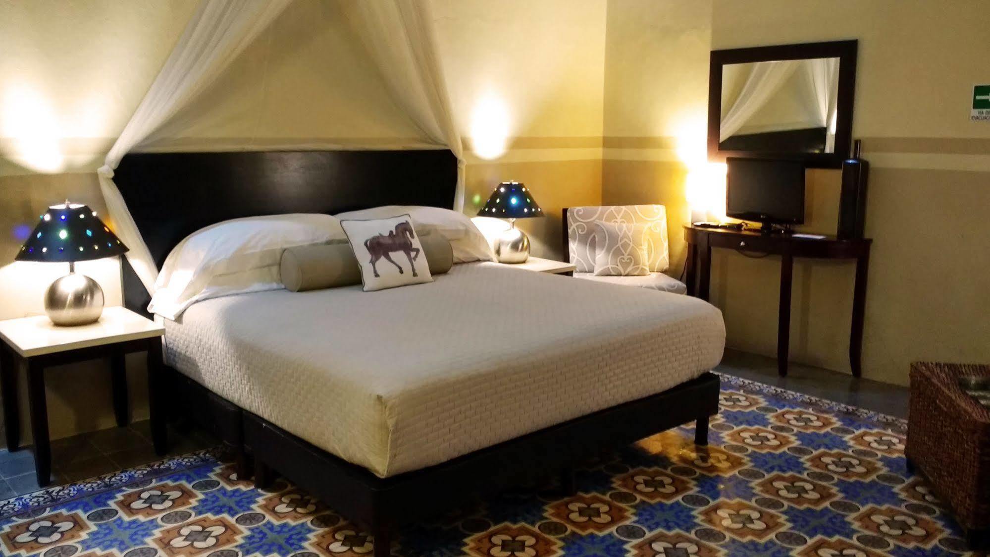 Decu Downtown Hotel เมริดา ภายนอก รูปภาพ